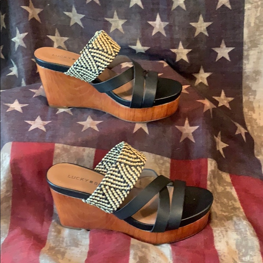 🖤Lucky Brand Black & Tan Wedges Size 6 1/2 🖤